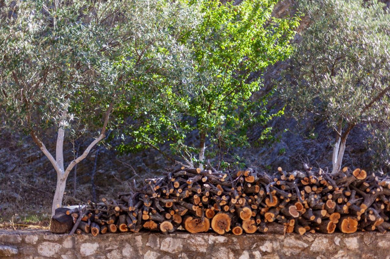 Toni Retzo Rooms Himare Esterno foto
