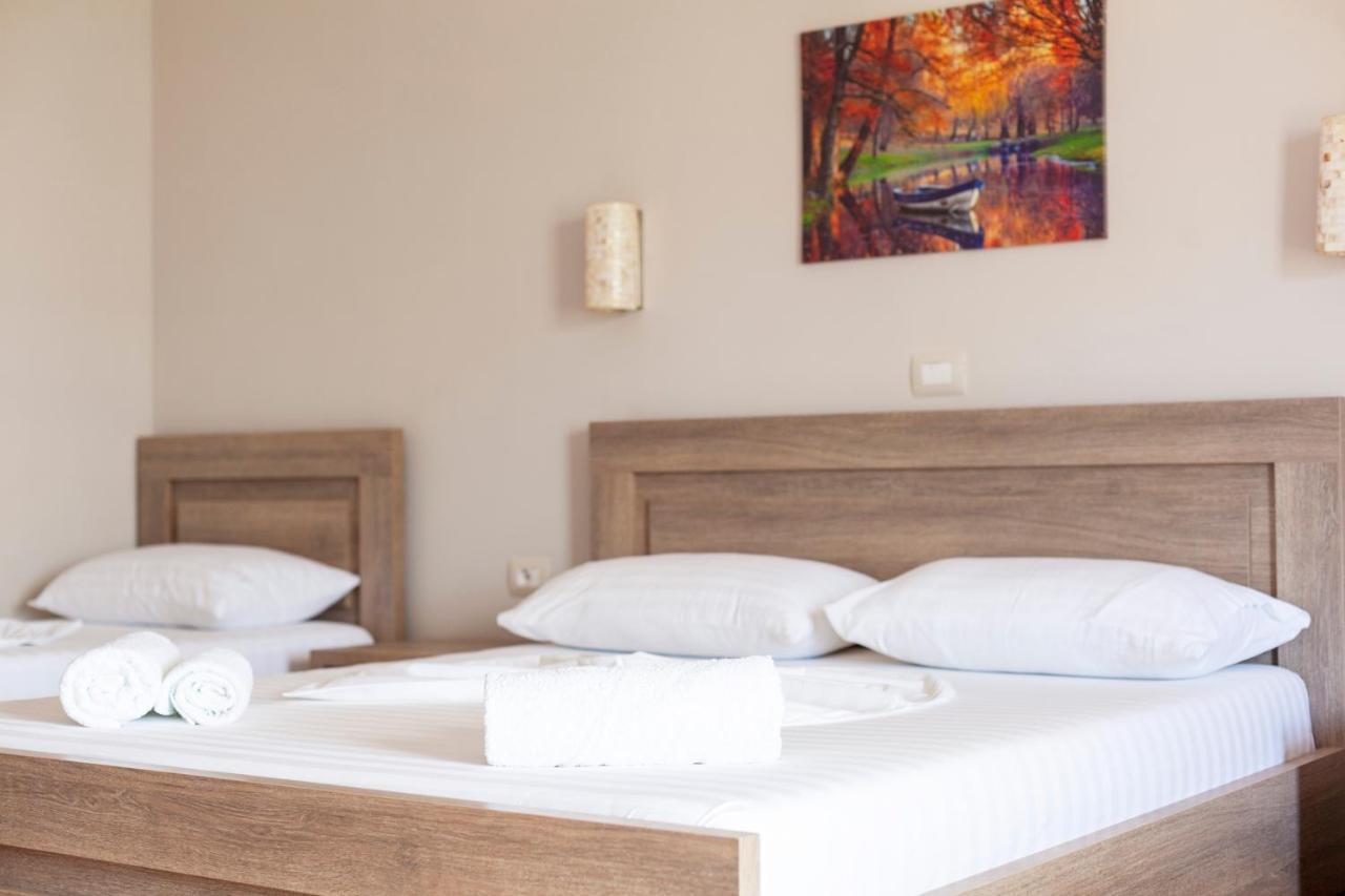 Toni Retzo Rooms Himare Esterno foto