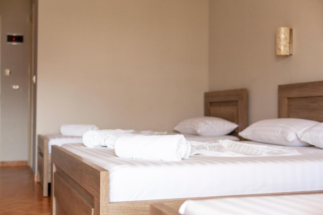 Toni Retzo Rooms Himare Esterno foto