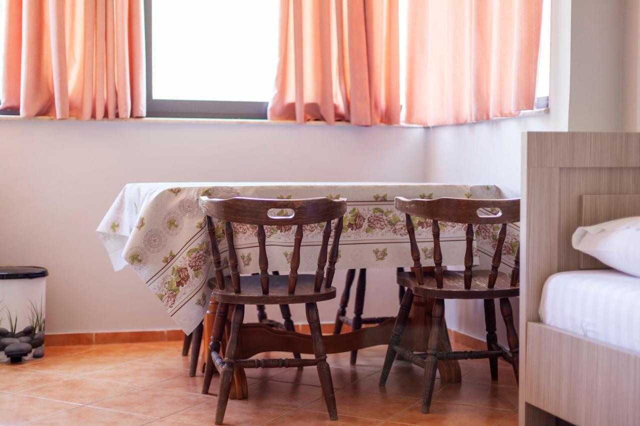 Toni Retzo Rooms Himare Esterno foto