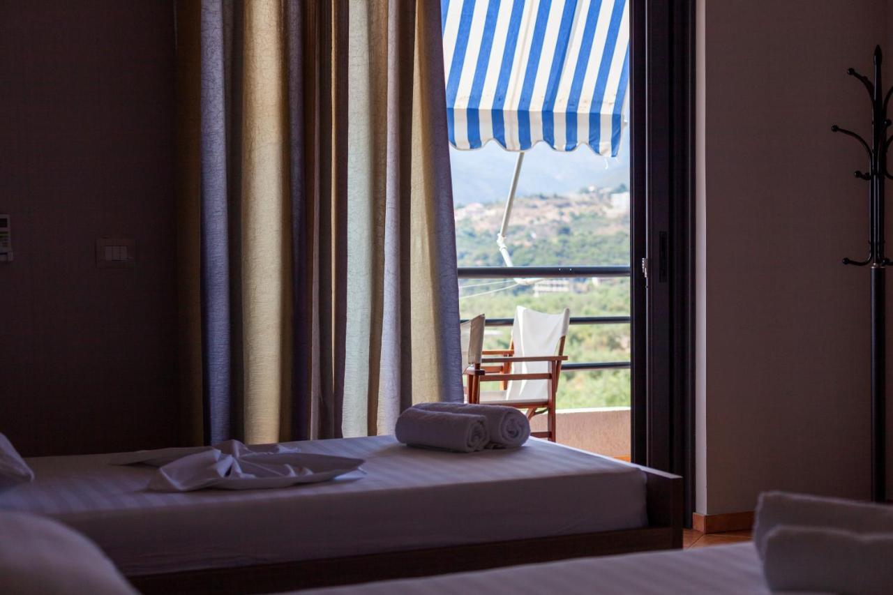 Toni Retzo Rooms Himare Esterno foto