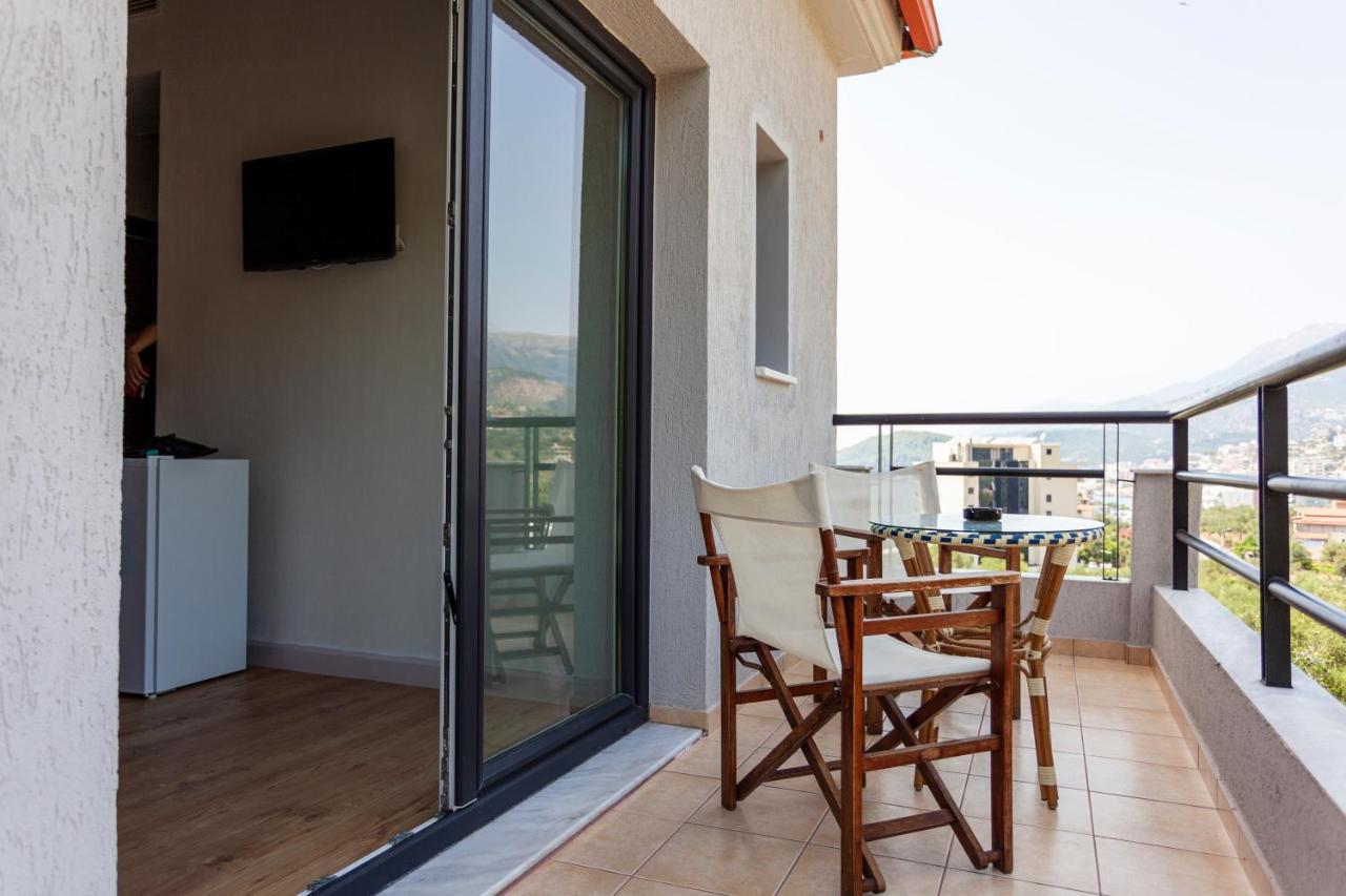 Toni Retzo Rooms Himare Esterno foto